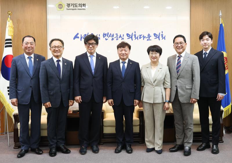 중소기업경기융합경기연합회 의장님 제1부의장님 더불어민주당 대표 접견_9