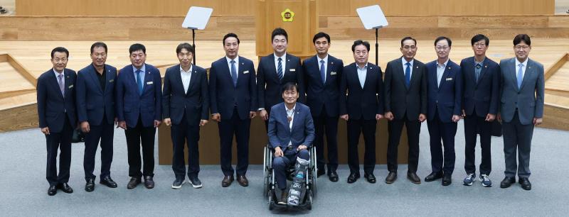제392회 임시회 제3차 본회의 전반기 상임위원장 당선인 단체사진_5
