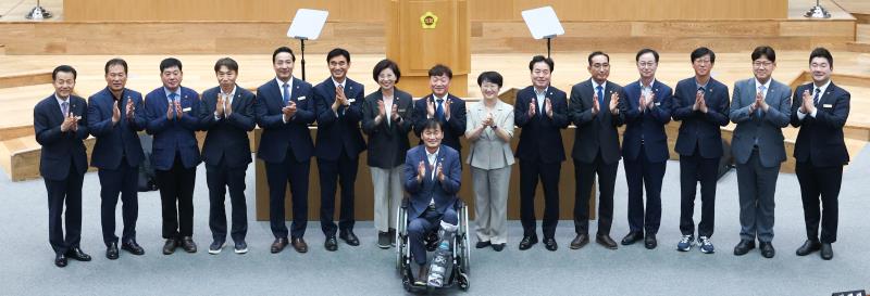 제392회 임시회 제3차 본회의 전반기 상임위원장 당선인 단체사진_7