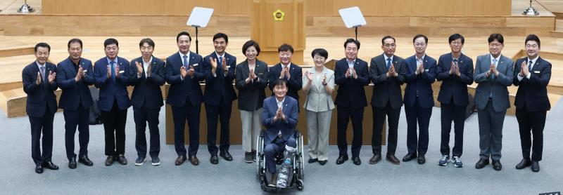 제392회 임시회 제3차 본회의 전반기 상임위원장 당선인 단체사진_9