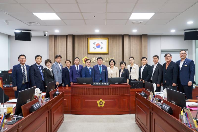 제12대 전반기 건설교통위원회 단체사진