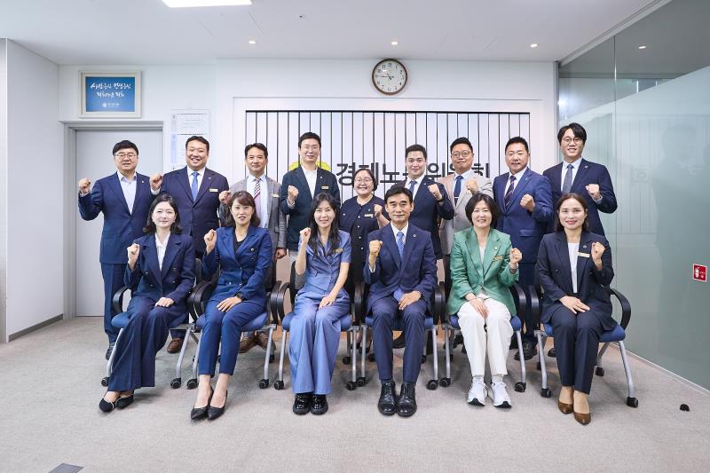제12대 전반기 경제노동위원회 단체사진_3