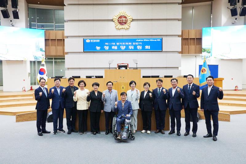 제12대 전반기 농정해양위원회 단체사진_2