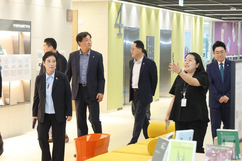 전국 광역의회 교섭단체 더불어민주당 경기도서관 방문_8