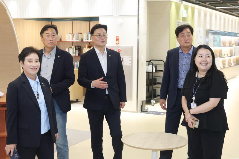 전국 광역의회 교섭단체 더불어민주당 경기도서관 방문_9