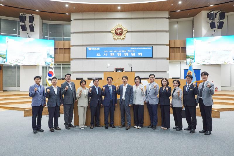제12대 전반기 도시환경위원회 단체사진_3