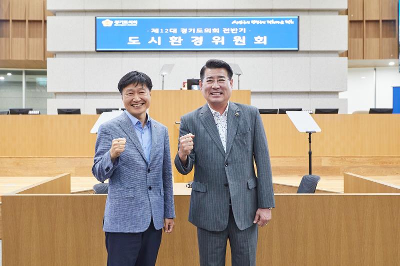 제12대 전반기 도시환경위원회 단체사진_4