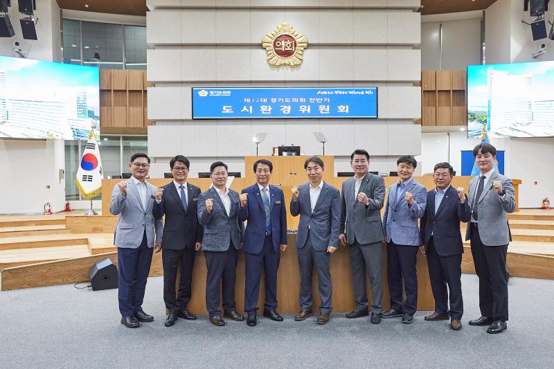 제12대 전반기 도시환경위원회 단체사진_8