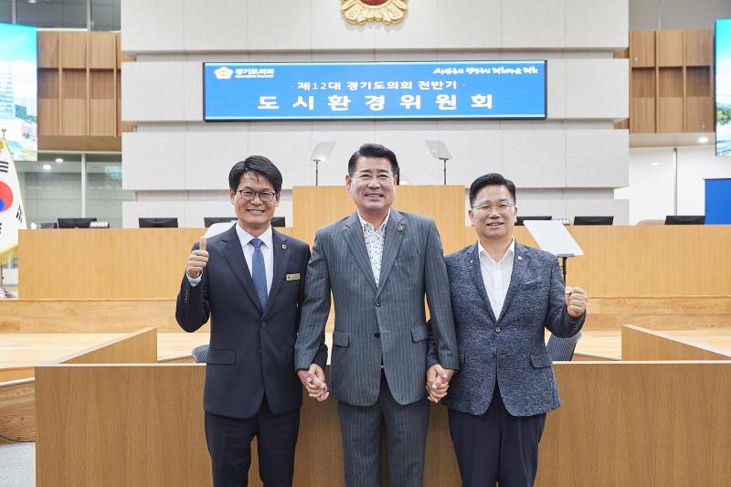 제12대 전반기 도시환경위원회 단체사진_9