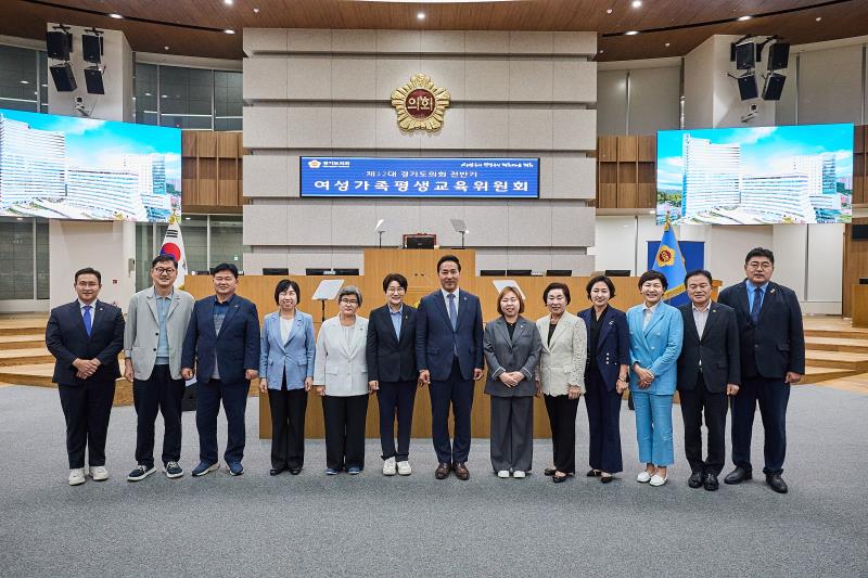 제12대 전반기 여성가족평생교육위원회 단체사진_3
