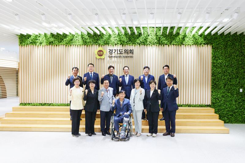 제12대 전반기 농정해양위원회 단체사진_5