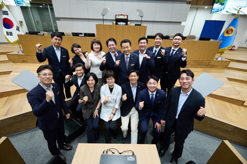 제12대 전반기 교육행정위원회 단체사진_4