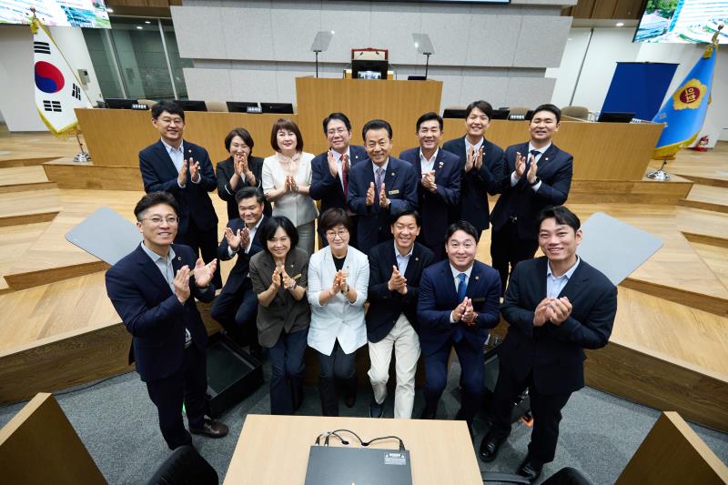 제12대 전반기 교육행정위원회 단체사진_8