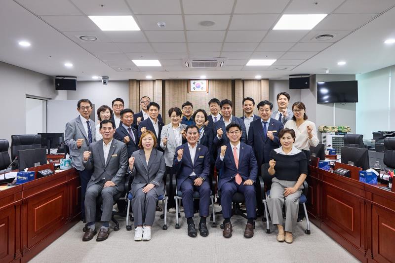 제12대 전반기 경기도청 예산결산특별위원회 단체사진_2