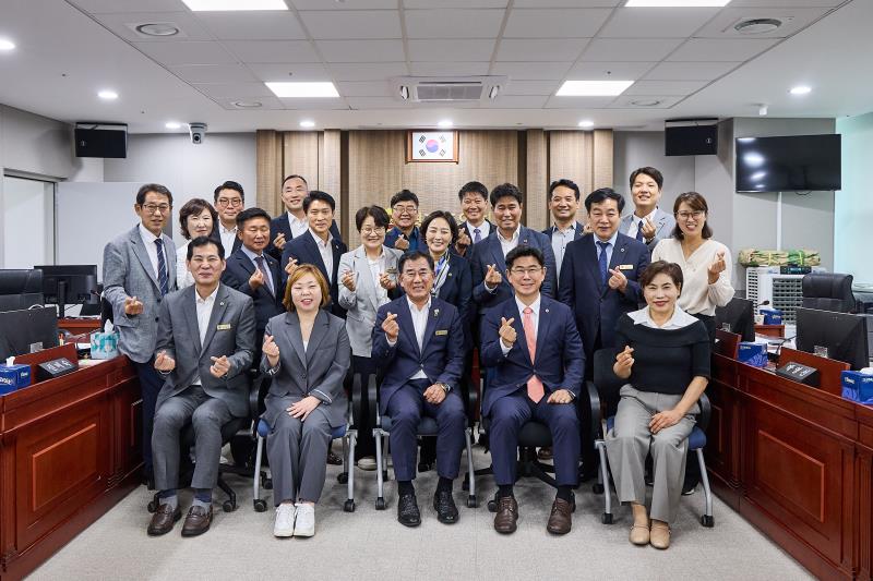 제12대 전반기 경기도청 예산결산특별위원회 단체사진_3
