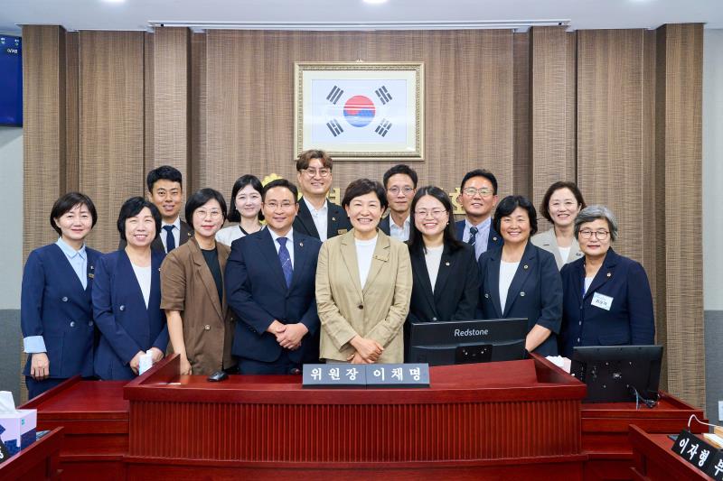 제12대 전반기 경기도교육청 예산결산특별위원회 단체사진