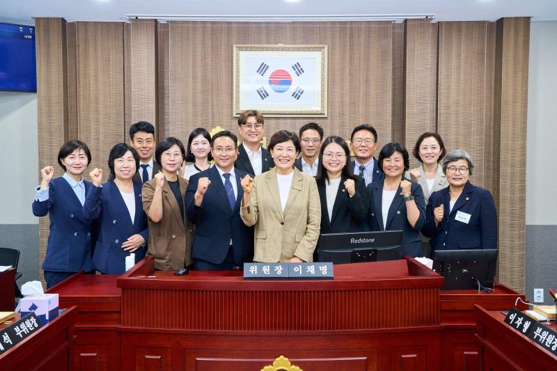 제12대 전반기 경기도교육청 예산결산특별위원회 단체사진_2