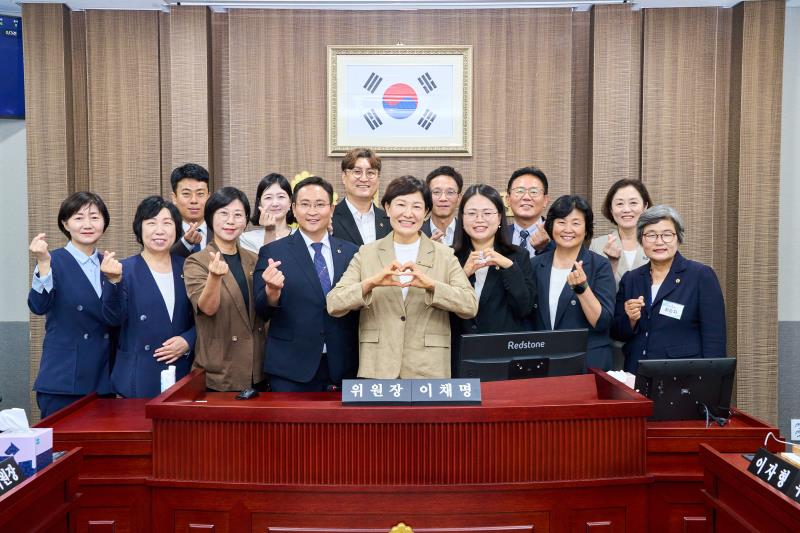 제12대 전반기 경기도교육청 예산결산특별위원회 단체사진_3