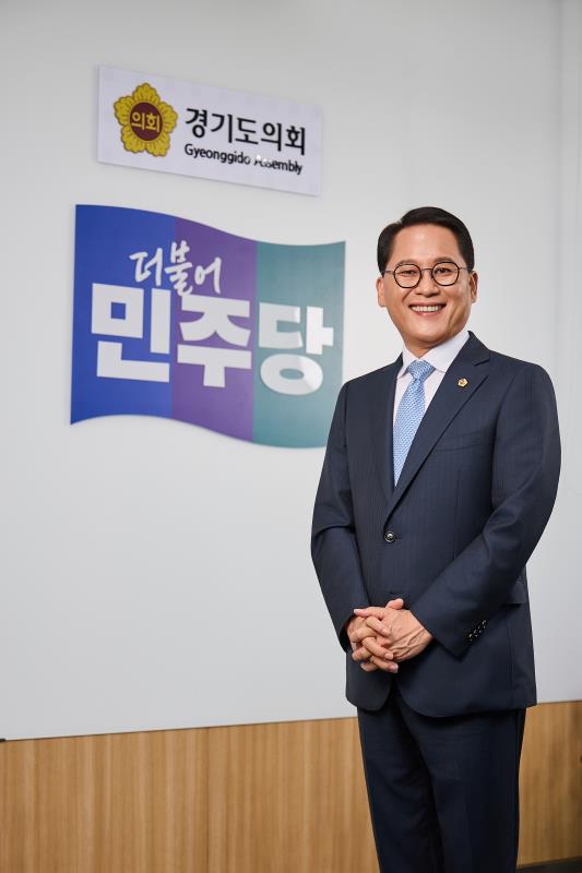 안광률 대표의원 프로필사진 촬영_7