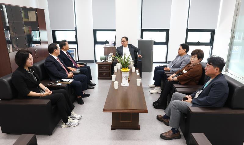 국민의힘 대표단 언론사 방문(경기신문)_8