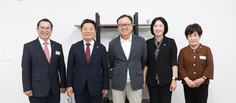 국민의힘 대표단 언론사 방문(경기신문)_10