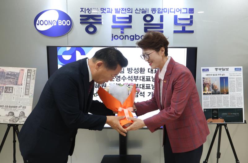 국민의힘 대표단 언론사 방문(중부일보)_8