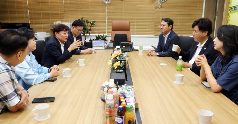 김용 더불어민주당 최고위원 후보자 접견_10