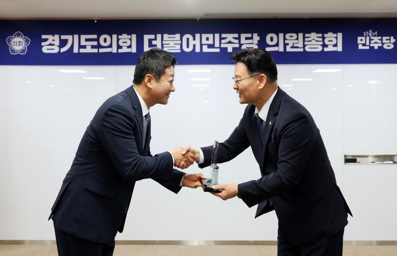 경기도의회 더불어민주당 의원총회_10
