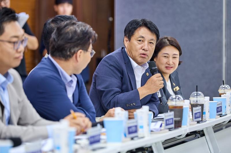 제12대 경기도의회 더불어민주당 수석대표단 교육현장 정책회의 2일차_2
