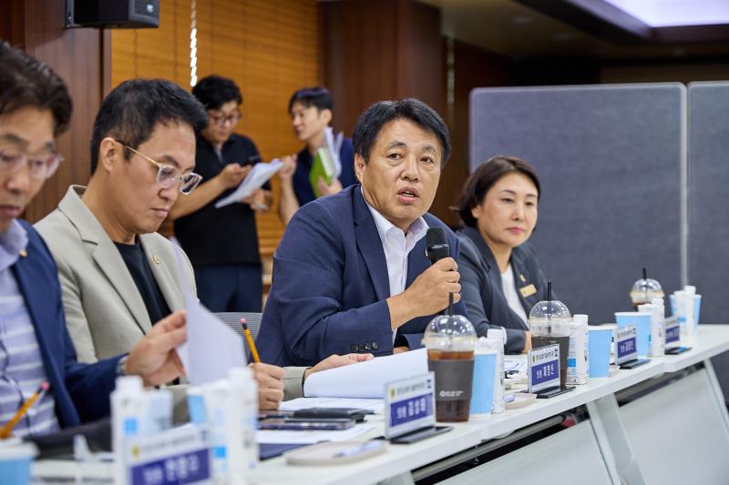 제12대 경기도의회 더불어민주당 수석대표단 교육현장 정책회의 2일차_6