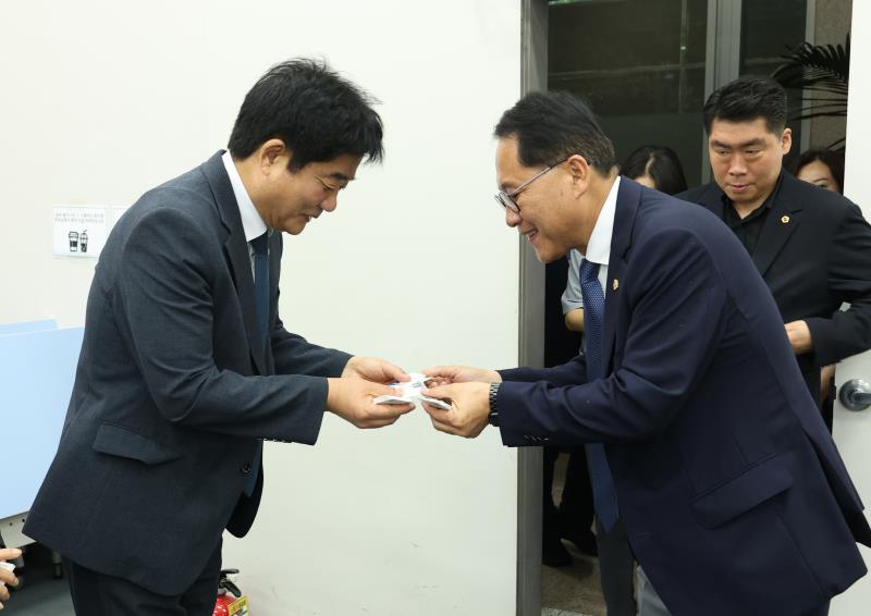 경기도의회 더불어민주당 교섭단체 광역의회 방문(부산시)_3