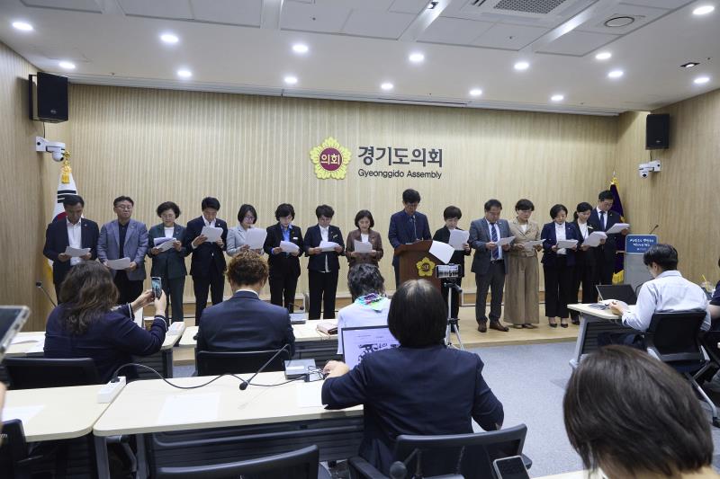 국중범 위원장 및 교육기획위원회 의원 기자회견_5