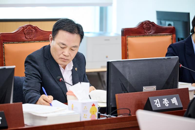 제393회 임시회 제1차 여성가족평생교육위원회_3