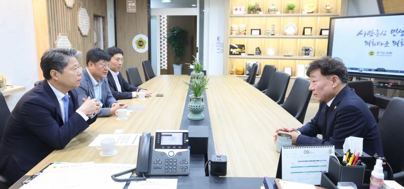 남종섭의장 서영석 도당위원장 접견_3