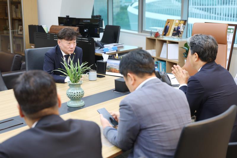 남종섭의장 서영석 도당위원장 접견_5