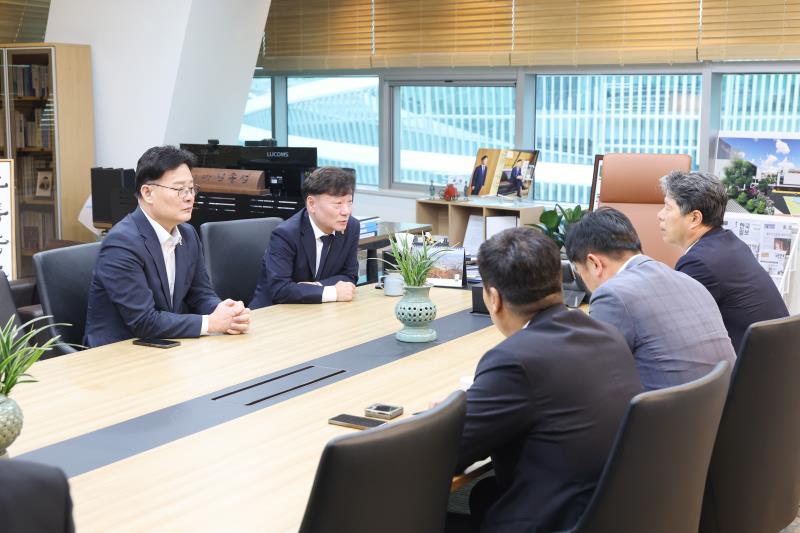 남종섭의장 서영석 도당위원장 접견_8