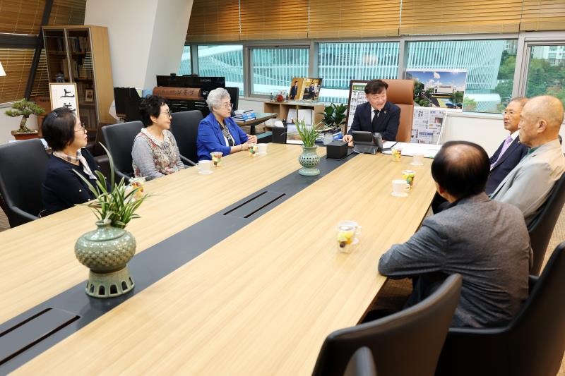 대한노인회 기흥구 회장단 접견 및 의회 견학_9