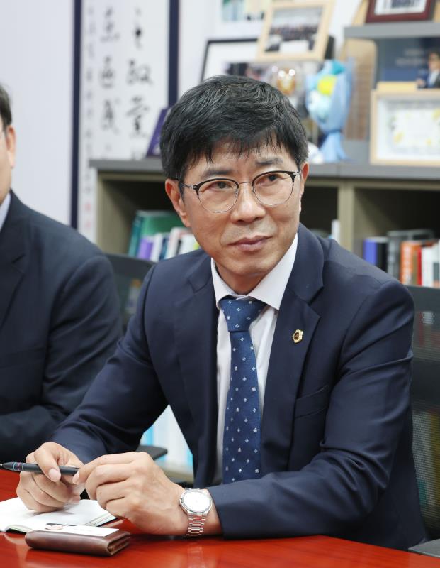 대한민국시도의회의장협의회 회장 등 이해식국회의원 접견_9