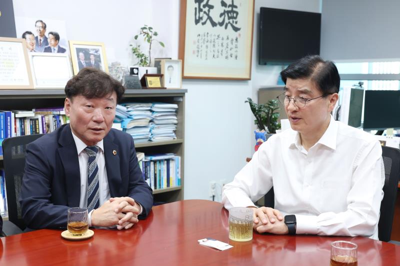 대한민국시도의회의장협의회 회장 등 이해식국회의원 접견_10