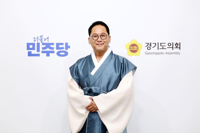 안광률 더불어민주당 대표의원 추석 한복 촬영_2