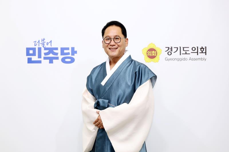 안광률 더불어민주당 대표의원 추석 한복 촬영_3