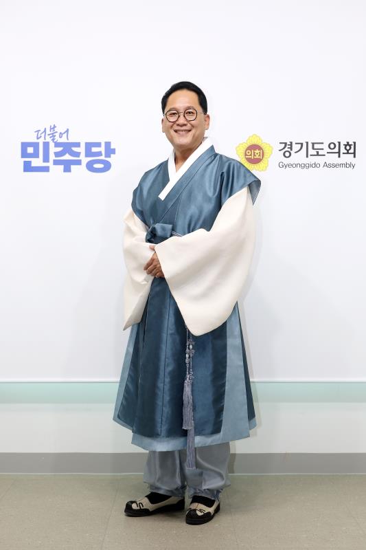 안광률 더불어민주당 대표의원 추석 한복 촬영_4