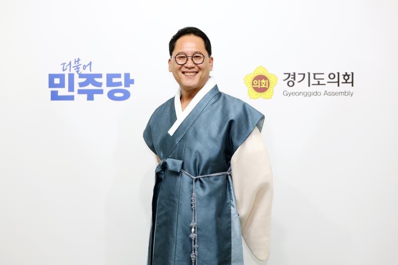 안광률 더불어민주당 대표의원 추석 한복 촬영_8