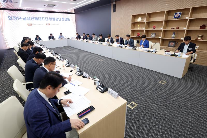 의장단, 교섭단체대표단, 상임위원장단 정담회_4