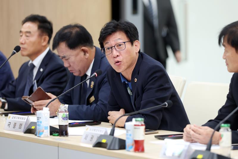 의장단, 교섭단체대표단, 상임위원장단 정담회_10