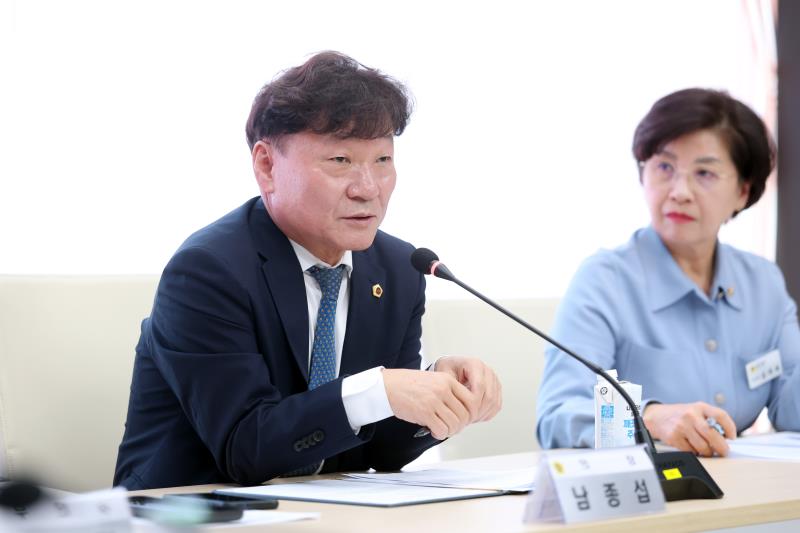 의장단, 교섭단체대표단, 상임위원장단 정담회_10