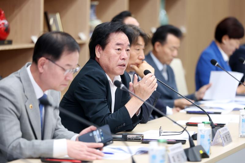 의장단, 교섭단체대표단, 상임위원장단 정담회_8