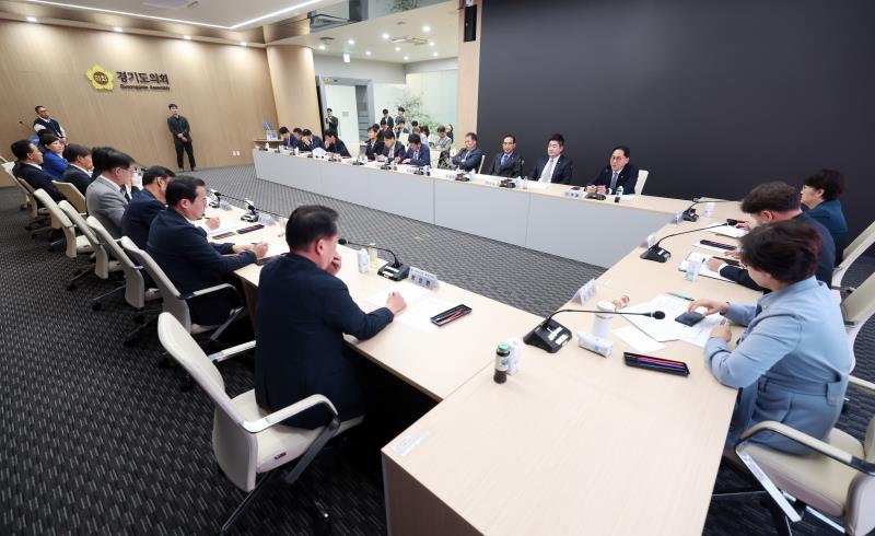 의장단, 교섭단체대표단, 상임위원장단 정담회_10