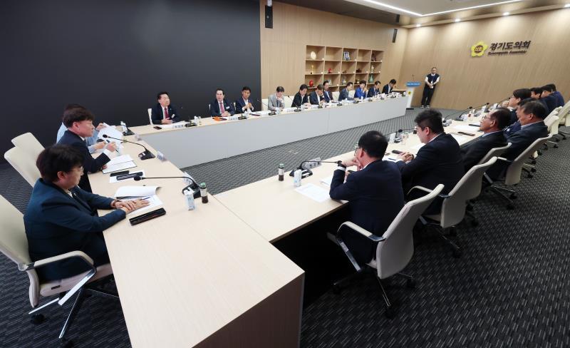 의장단, 교섭단체대표단, 상임위원장단 정담회_5