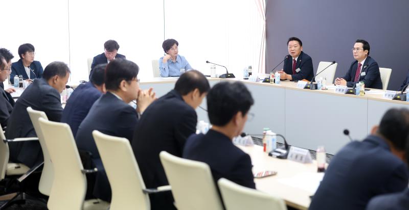 의장단, 교섭단체대표단, 상임위원장단 정담회_10